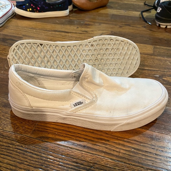 Vans - Picture 2 of 9